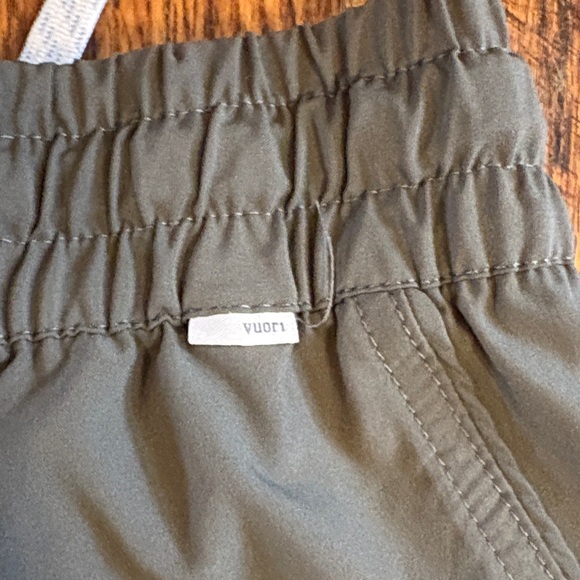 🎉NWOT! Vuori Olive Green Joggers with Drawstring - Picture 5 of 6